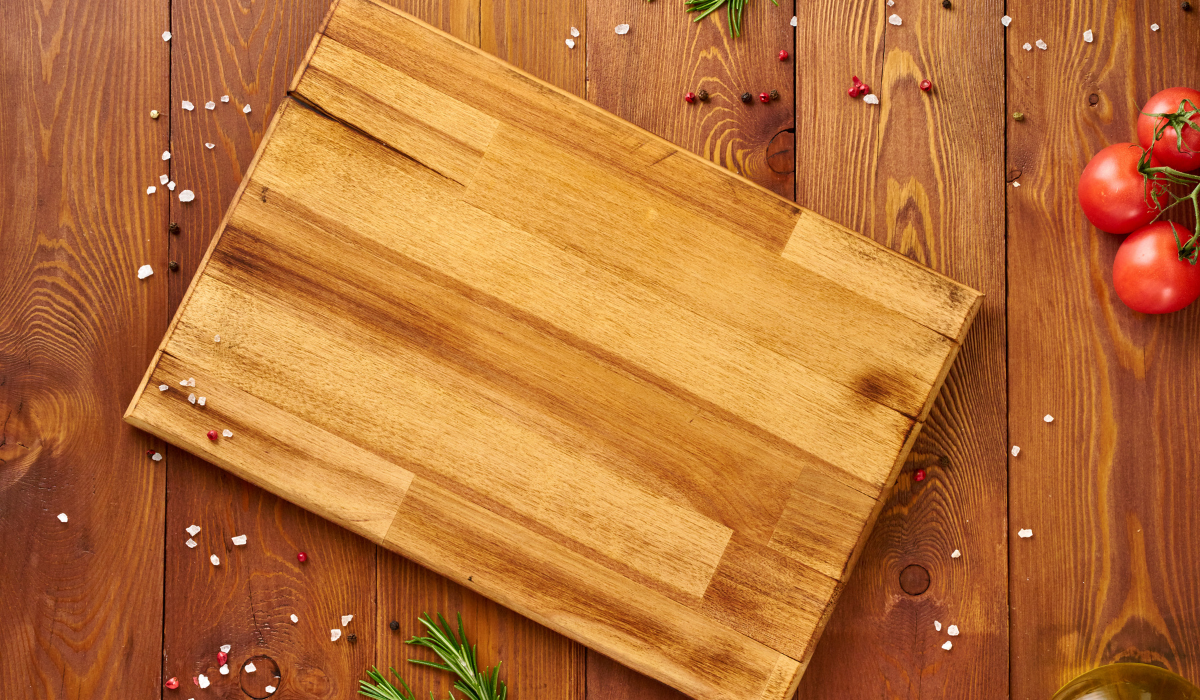 Nehezen tisztítható, elhasznált már a vágódeszkád? Így varázsolhatod patyolat tisztává!